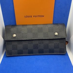 Louis Vuitton Long Portefeuille Accordion Damier Graphite  7.5"L x 3.9"W…